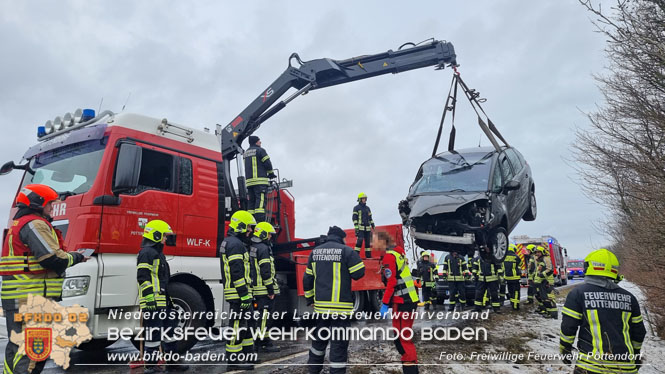 20231210 Bezirksübergreifende Menschenrettung nach Verkehrsunfall aug der B60 zwischen Pottendorf (BN) und Ebenfurth (WN) 20231210 Bezirksübergreifende Menschenrettung nach Verkehrsunfall aug der B60 zwischen Pottendorf (BN) und Ebenfurth (WN)