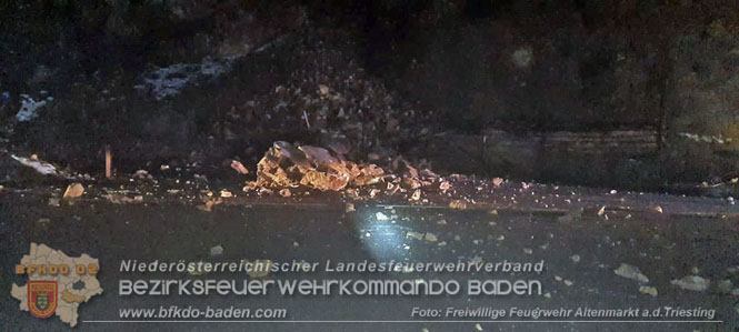 20231211 Nach Felssturz Sperre der LB18 bei Altenmarkt a.d.Triesting Foto: Freiwillige Feuerwehr Altenmarkt a.d.Triesting / Ch. Steinbacher 20231211 Nach Felssturz Sperre der LB18 bei Altenmarkt a.d.Triesting Foto: Freiwillige Feuerwehr Altenmarkt a.d.Triesting / Ch. Steinbacher