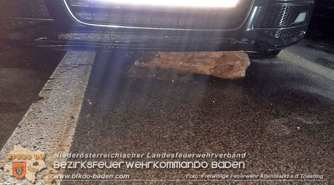 20231211 Nach Felssturz Sperre der LB18 bei Altenmarkt a.d.Triesting Foto: Freiwillige Feuerwehr Altenmarkt a.d.Triesting / Ch. Steinbacher 20231211 Nach Felssturz Sperre der LB18 bei Altenmarkt a.d.Triesting Foto: Freiwillige Feuerwehr Altenmarkt a.d.Triesting / Ch. Steinbacher