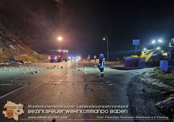 20231211 Nach Felssturz Sperre der LB18 bei Altenmarkt a.d.Triesting Foto: Freiwillige Feuerwehr Altenmarkt a.d.Triesting / Ch. Steinbacher 20231211 Nach Felssturz Sperre der LB18 bei Altenmarkt a.d.Triesting Foto: Freiwillige Feuerwehr Altenmarkt a.d.Triesting / Ch. Steinbacher