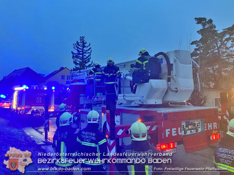 20231222 Baum drohte auf Gebäude zu stürzen  Foto: Freiwillige Feuerwehr Pfaffstätten