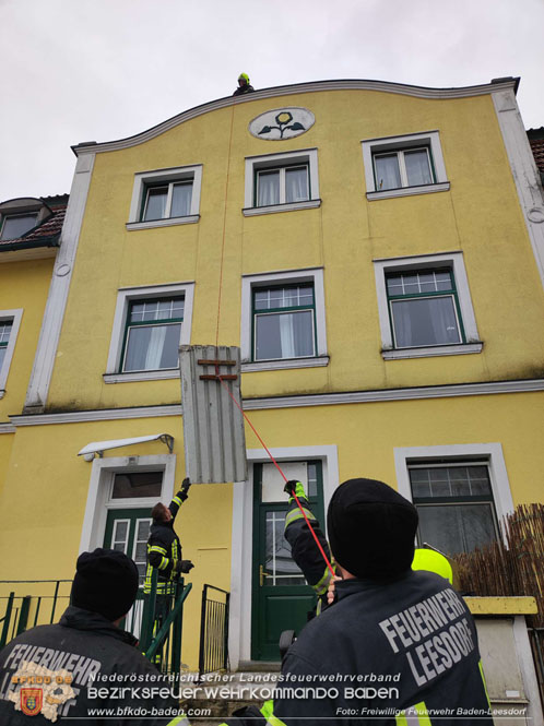 202312 40 Unwettereinsätze in der Stadt Baden wegen Sturmtief "Zoltan" Foto: Freiwillige Feuerwehr Baden-Leesdorf 202312 40 Unwettereinsätze in der Stadt Baden wegen Sturmtief "Zoltan" Foto: Freiwillige Feuerwehr Baden-Leesdorf