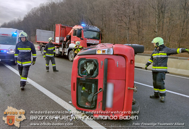 20240118 Alarmierte Menschenrettung nach Verkehrsunfall auf der A21  Foto: Freiwillige Feuerwehr Alland