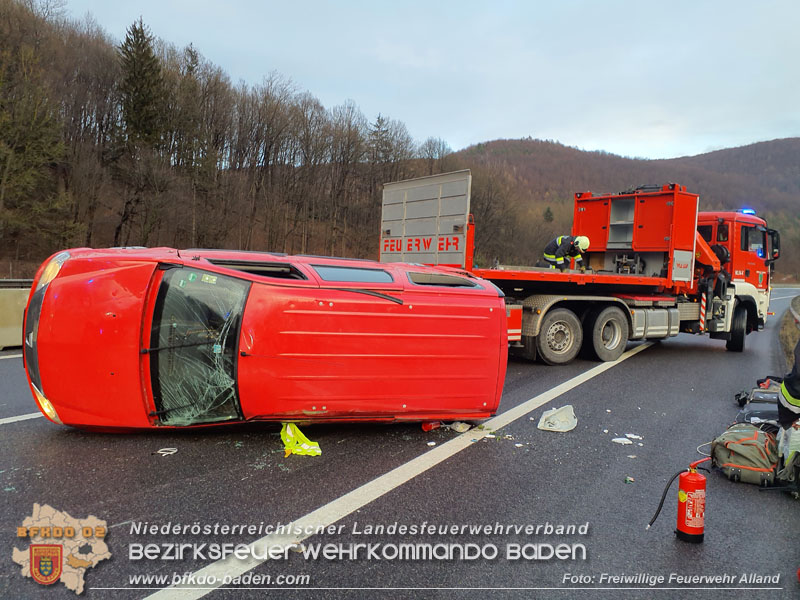 20240118 Alarmierte Menschenrettung nach Verkehrsunfall auf der A21  Foto: Freiwillige Feuerwehr Alland