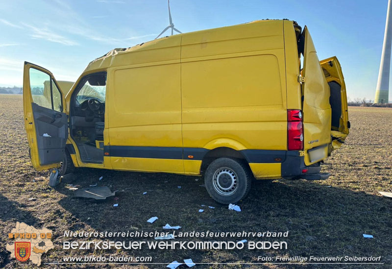 20240130 Kleintransporter verunfallt bei Straßenglätte auf der L155  Foto: Freiwillige Feuerwehr Seibersdorf