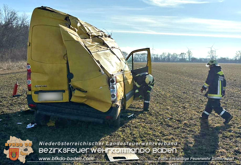 20240130 Kleintransporter verunfallt bei Straßenglätte auf der L155  Foto: Freiwillige Feuerwehr Seibersdorf