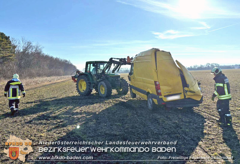 20240130 Kleintransporter verunfallt bei Straßenglätte auf der L155  Foto: Freiwillige Feuerwehr Seibersdorf