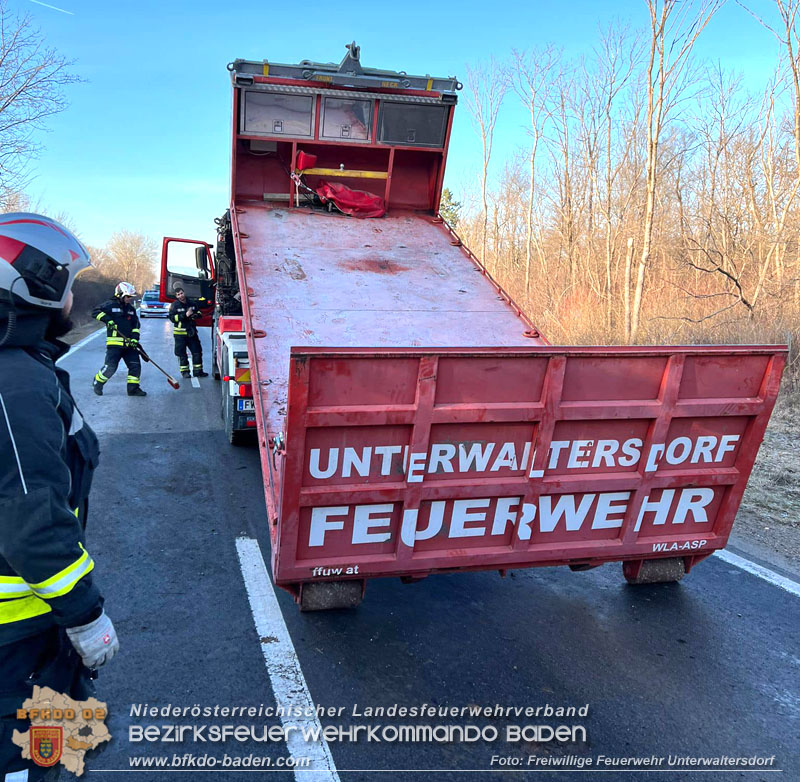 20240130 Fahrzeugüberschlag auf der B60 Unterwaltersdorf - Reisenberg  Foto: Freiwillige Feuerwehr Unterwaltersdorf