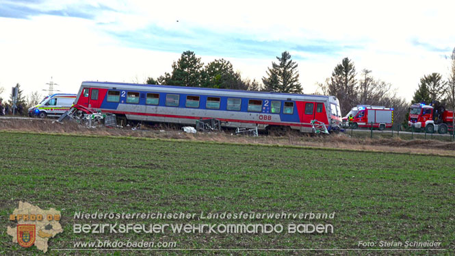 20240208 Sattelzug kollidiert mit Aspangbahn bei Traiskirchen Foto: Stefan Schneider BFKDO BADEN 20240208 Sattelzug kollidiert mit Aspangbahn bei Traiskirchen Foto: Stefan Schneider BFKDO BADEN