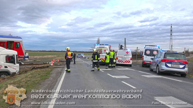 20240208 Sattelzug kollidiert mit Aspangbahn bei Traiskirchen Foto: Stefan Schneider BFKDO BADEN 20240208 Sattelzug kollidiert mit Aspangbahn bei Traiskirchen Foto: Stefan Schneider BFKDO BADEN