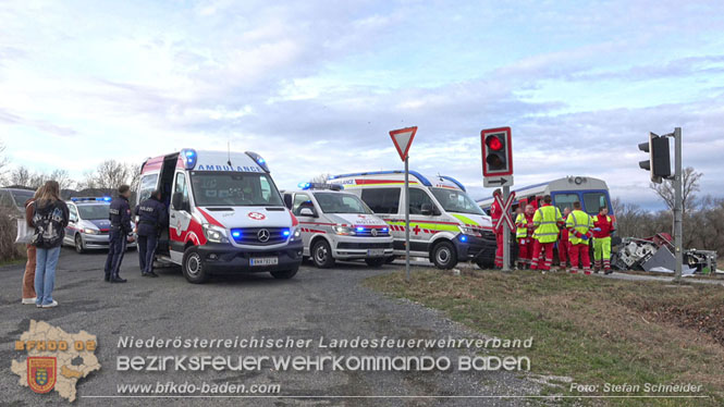 20240208 Sattelzug kollidiert mit Aspangbahn bei Traiskirchen Foto: Stefan Schneider BFKDO BADEN 20240208 Sattelzug kollidiert mit Aspangbahn bei Traiskirchen Foto: Stefan Schneider BFKDO BADEN