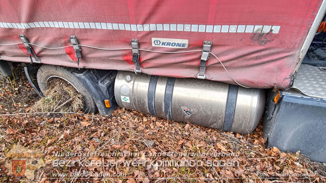 20240208 Sattelzug kollidiert mit Aspangbahn bei Traiskirchen Foto: Stefan Schneider BFKDO BADEN 20240208 Sattelzug kollidiert mit Aspangbahn bei Traiskirchen Foto: Stefan Schneider BFKDO BADEN