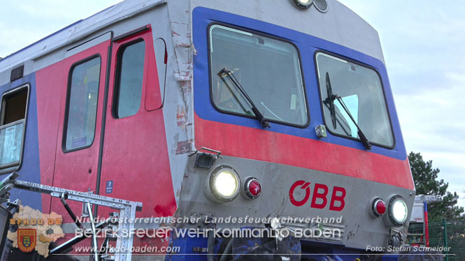 20240208 Sattelzug kollidiert mit Aspangbahn bei Traiskirchen Foto: Stefan Schneider BFKDO BADEN 20240208 Sattelzug kollidiert mit Aspangbahn bei Traiskirchen Foto: Stefan Schneider BFKDO BADEN