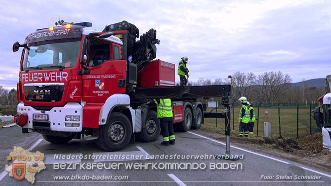 20240208 Sattelzug kollidiert mit Aspangbahn bei Traiskirchen Foto: Stefan Schneider BFKDO BADEN 20240208 Sattelzug kollidiert mit Aspangbahn bei Traiskirchen Foto: Stefan Schneider BFKDO BADEN