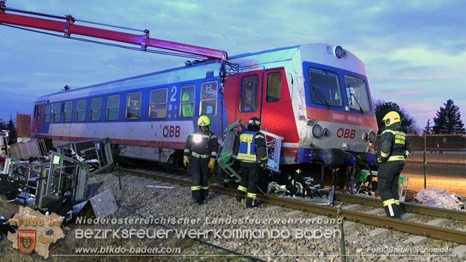 20240208 Sattelzug kollidiert mit Aspangbahn bei Traiskirchen Foto: Stefan Schneider BFKDO BADEN 20240208 Sattelzug kollidiert mit Aspangbahn bei Traiskirchen Foto: Stefan Schneider BFKDO BADEN