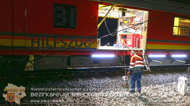 20240208 Sattelzug kollidiert mit Aspangbahn bei Traiskirchen Foto: Stefan Schneider BFKDO BADEN 20240208 Sattelzug kollidiert mit Aspangbahn bei Traiskirchen Foto: Stefan Schneider BFKDO BADEN