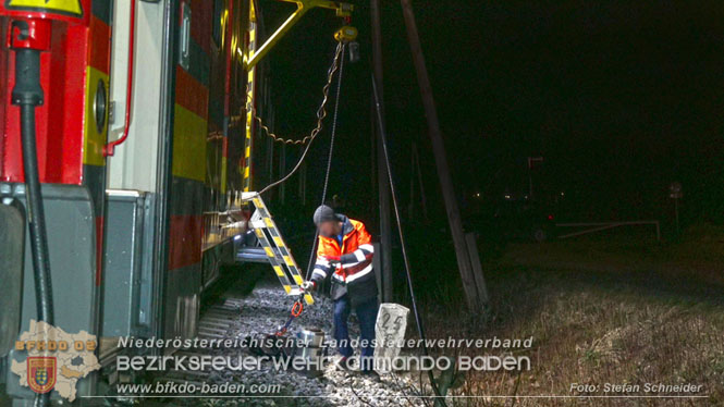 20240208 Sattelzug kollidiert mit Aspangbahn bei Traiskirchen Foto: Stefan Schneider BFKDO BADEN 20240208 Sattelzug kollidiert mit Aspangbahn bei Traiskirchen Foto: Stefan Schneider BFKDO BADEN