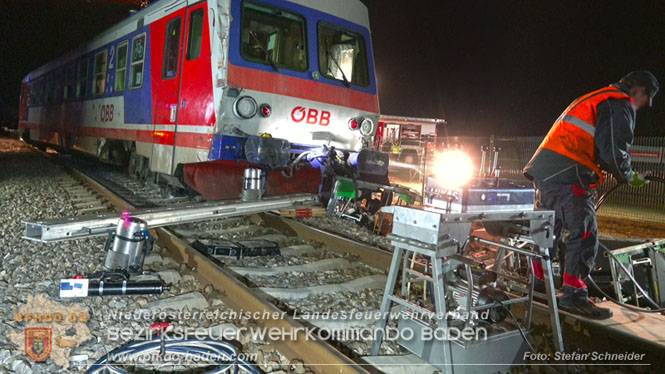 20240208 Sattelzug kollidiert mit Aspangbahn bei Traiskirchen Foto: Stefan Schneider BFKDO BADEN 20240208 Sattelzug kollidiert mit Aspangbahn bei Traiskirchen Foto: Stefan Schneider BFKDO BADEN