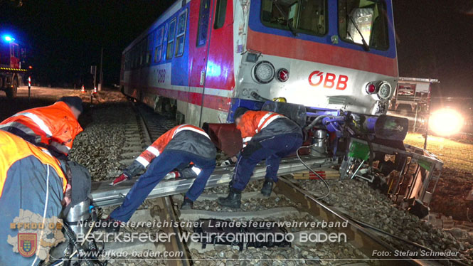 20240208 Sattelzug kollidiert mit Aspangbahn bei Traiskirchen Foto: Stefan Schneider BFKDO BADEN 20240208 Sattelzug kollidiert mit Aspangbahn bei Traiskirchen Foto: Stefan Schneider BFKDO BADEN