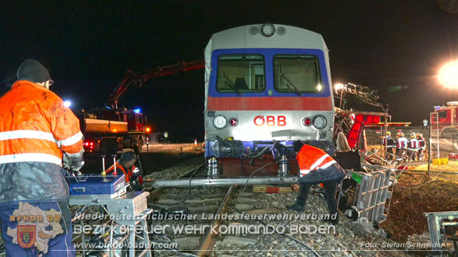 20240208 Sattelzug kollidiert mit Aspangbahn bei Traiskirchen Foto: Stefan Schneider BFKDO BADEN 20240208 Sattelzug kollidiert mit Aspangbahn bei Traiskirchen Foto: Stefan Schneider BFKDO BADEN