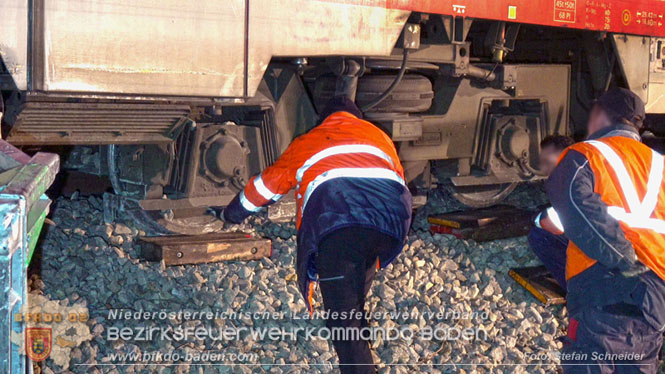 20240208 Sattelzug kollidiert mit Aspangbahn bei Traiskirchen Foto: Stefan Schneider BFKDO BADEN 20240208 Sattelzug kollidiert mit Aspangbahn bei Traiskirchen Foto: Stefan Schneider BFKDO BADEN