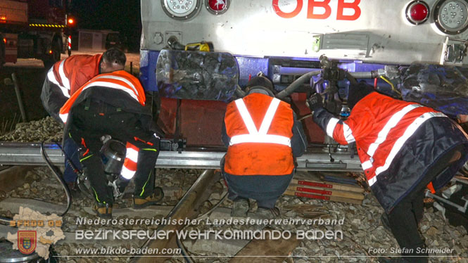20240208 Sattelzug kollidiert mit Aspangbahn bei Traiskirchen Foto: Stefan Schneider BFKDO BADEN 20240208 Sattelzug kollidiert mit Aspangbahn bei Traiskirchen Foto: Stefan Schneider BFKDO BADEN