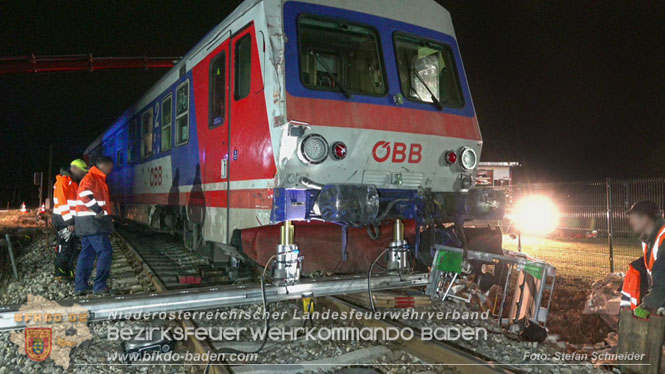 20240208 Sattelzug kollidiert mit Aspangbahn bei Traiskirchen Foto: Stefan Schneider BFKDO BADEN 20240208 Sattelzug kollidiert mit Aspangbahn bei Traiskirchen Foto: Stefan Schneider BFKDO BADEN