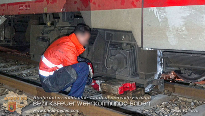 20240208 Sattelzug kollidiert mit Aspangbahn bei Traiskirchen Foto: Stefan Schneider BFKDO BADEN 20240208 Sattelzug kollidiert mit Aspangbahn bei Traiskirchen Foto: Stefan Schneider BFKDO BADEN