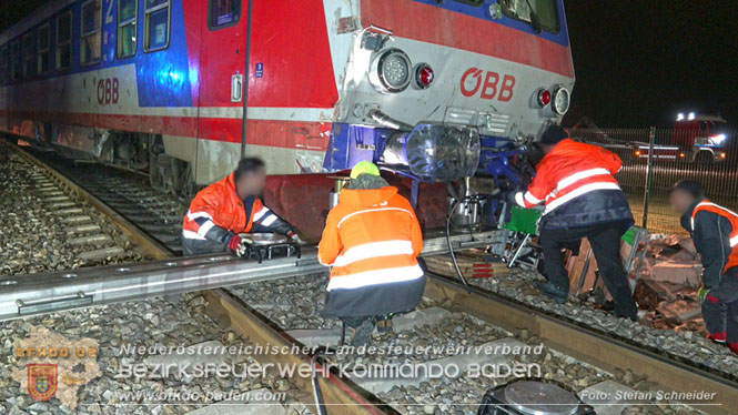 20240208 Sattelzug kollidiert mit Aspangbahn bei Traiskirchen Foto: Stefan Schneider BFKDO BADEN 20240208 Sattelzug kollidiert mit Aspangbahn bei Traiskirchen Foto: Stefan Schneider BFKDO BADEN