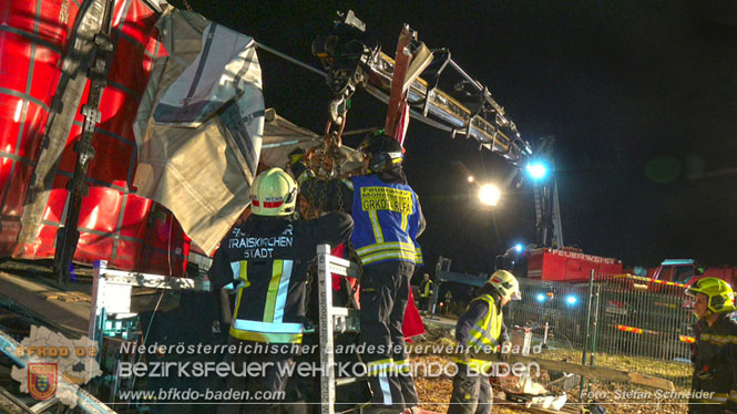 20240208 Sattelzug kollidiert mit Aspangbahn bei Traiskirchen Foto: Stefan Schneider BFKDO BADEN 20240208 Sattelzug kollidiert mit Aspangbahn bei Traiskirchen Foto: Stefan Schneider BFKDO BADEN