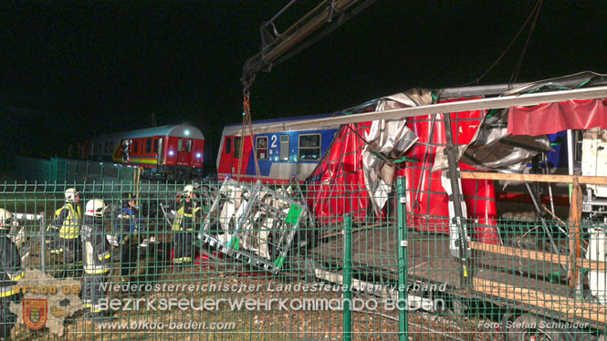 20240208 Sattelzug kollidiert mit Aspangbahn bei Traiskirchen Foto: Stefan Schneider BFKDO BADEN 20240208 Sattelzug kollidiert mit Aspangbahn bei Traiskirchen Foto: Stefan Schneider BFKDO BADEN