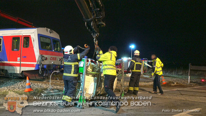20240208 Sattelzug kollidiert mit Aspangbahn bei Traiskirchen Foto: Stefan Schneider BFKDO BADEN 20240208 Sattelzug kollidiert mit Aspangbahn bei Traiskirchen Foto: Stefan Schneider BFKDO BADEN