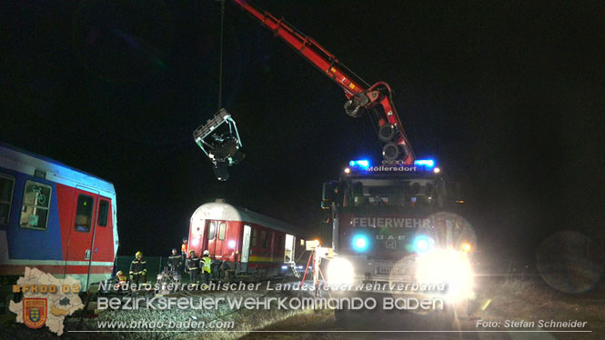 20240208 Sattelzug kollidiert mit Aspangbahn bei Traiskirchen Foto: Stefan Schneider BFKDO BADEN 20240208 Sattelzug kollidiert mit Aspangbahn bei Traiskirchen Foto: Stefan Schneider BFKDO BADEN
