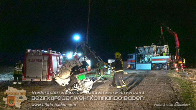 20240208 Sattelzug kollidiert mit Aspangbahn bei Traiskirchen Foto: Stefan Schneider BFKDO BADEN 20240208 Sattelzug kollidiert mit Aspangbahn bei Traiskirchen Foto: Stefan Schneider BFKDO BADEN