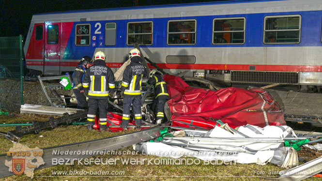 20240208 Sattelzug kollidiert mit Aspangbahn bei Traiskirchen Foto: Stefan Schneider BFKDO BADEN 20240208 Sattelzug kollidiert mit Aspangbahn bei Traiskirchen Foto: Stefan Schneider BFKDO BADEN