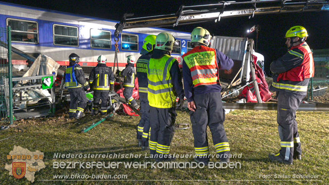 20240208 Sattelzug kollidiert mit Aspangbahn bei Traiskirchen Foto: Stefan Schneider BFKDO BADEN 20240208 Sattelzug kollidiert mit Aspangbahn bei Traiskirchen Foto: Stefan Schneider BFKDO BADEN