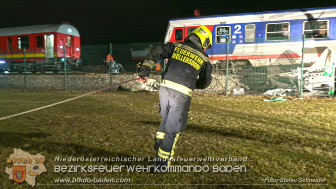 20240208 Sattelzug kollidiert mit Aspangbahn bei Traiskirchen Foto: Stefan Schneider BFKDO BADEN 20240208 Sattelzug kollidiert mit Aspangbahn bei Traiskirchen Foto: Stefan Schneider BFKDO BADEN