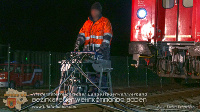 20240208 Sattelzug kollidiert mit Aspangbahn bei Traiskirchen Foto: Stefan Schneider BFKDO BADEN 20240208 Sattelzug kollidiert mit Aspangbahn bei Traiskirchen Foto: Stefan Schneider BFKDO BADEN