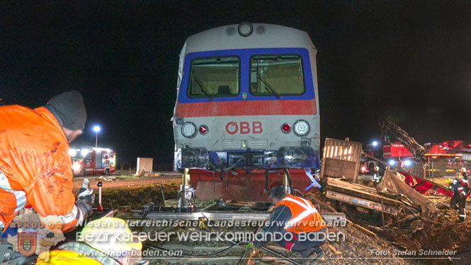 20240208 Sattelzug kollidiert mit Aspangbahn bei Traiskirchen Foto: Stefan Schneider BFKDO BADEN 20240208 Sattelzug kollidiert mit Aspangbahn bei Traiskirchen Foto: Stefan Schneider BFKDO BADEN
