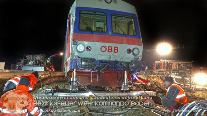 20240208 Sattelzug kollidiert mit Aspangbahn bei Traiskirchen Foto: Stefan Schneider BFKDO BADEN 20240208 Sattelzug kollidiert mit Aspangbahn bei Traiskirchen Foto: Stefan Schneider BFKDO BADEN