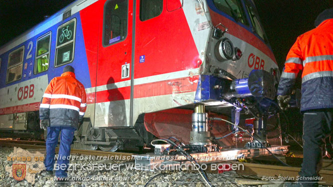 20240208 Sattelzug kollidiert mit Aspangbahn bei Traiskirchen Foto: Stefan Schneider BFKDO BADEN 20240208 Sattelzug kollidiert mit Aspangbahn bei Traiskirchen Foto: Stefan Schneider BFKDO BADEN