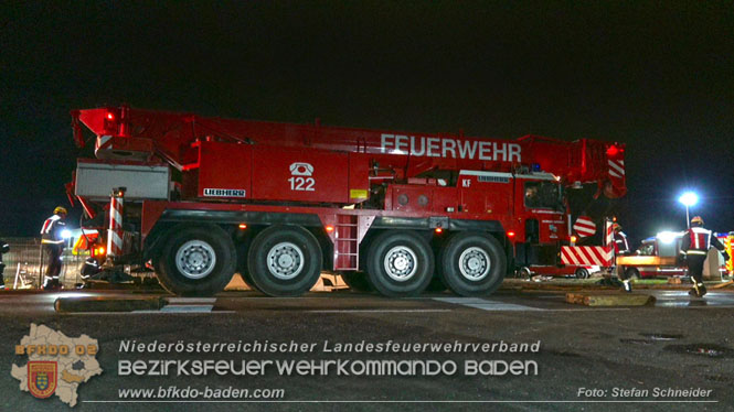 20240208 Sattelzug kollidiert mit Aspangbahn bei Traiskirchen Foto: Stefan Schneider BFKDO BADEN 20240208 Sattelzug kollidiert mit Aspangbahn bei Traiskirchen Foto: Stefan Schneider BFKDO BADEN