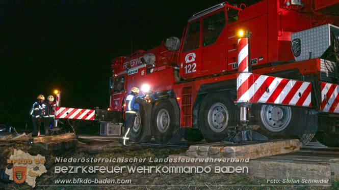 20240208 Sattelzug kollidiert mit Aspangbahn bei Traiskirchen Foto: Stefan Schneider BFKDO BADEN 20240208 Sattelzug kollidiert mit Aspangbahn bei Traiskirchen Foto: Stefan Schneider BFKDO BADEN