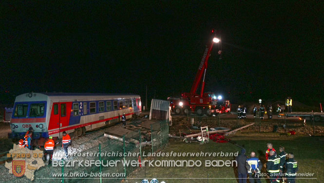 20240208 Sattelzug kollidiert mit Aspangbahn bei Traiskirchen Foto: Stefan Schneider BFKDO BADEN 20240208 Sattelzug kollidiert mit Aspangbahn bei Traiskirchen Foto: Stefan Schneider BFKDO BADEN