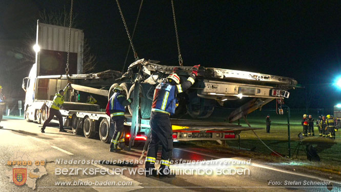 20240208 Sattelzug kollidiert mit Aspangbahn bei Traiskirchen Foto: Stefan Schneider BFKDO BADEN 20240208 Sattelzug kollidiert mit Aspangbahn bei Traiskirchen Foto: Stefan Schneider BFKDO BADEN