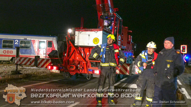 20240208 Sattelzug kollidiert mit Aspangbahn bei Traiskirchen Foto: Stefan Schneider BFKDO BADEN 20240208 Sattelzug kollidiert mit Aspangbahn bei Traiskirchen Foto: Stefan Schneider BFKDO BADEN