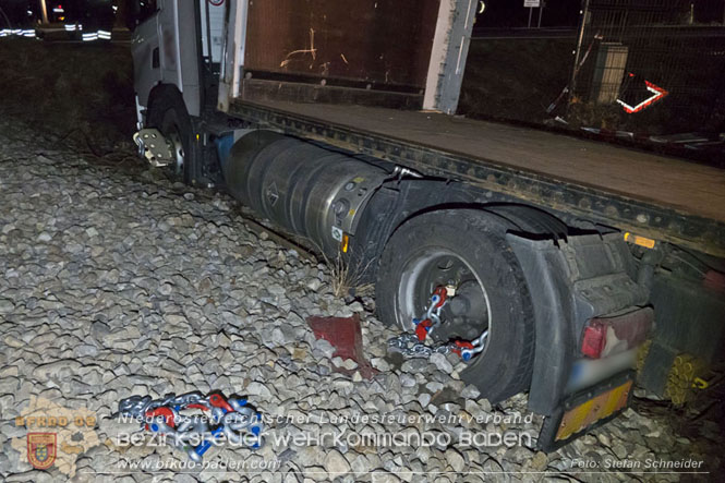 20240208 Sattelzug kollidiert mit Aspangbahn bei Traiskirchen Foto: Stefan Schneider BFKDO BADEN 20240208 Sattelzug kollidiert mit Aspangbahn bei Traiskirchen Foto: Stefan Schneider BFKDO BADEN