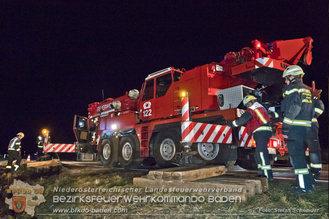 20240208 Sattelzug kollidiert mit Aspangbahn bei Traiskirchen Foto: Stefan Schneider BFKDO BADEN 20240208 Sattelzug kollidiert mit Aspangbahn bei Traiskirchen Foto: Stefan Schneider BFKDO BADEN