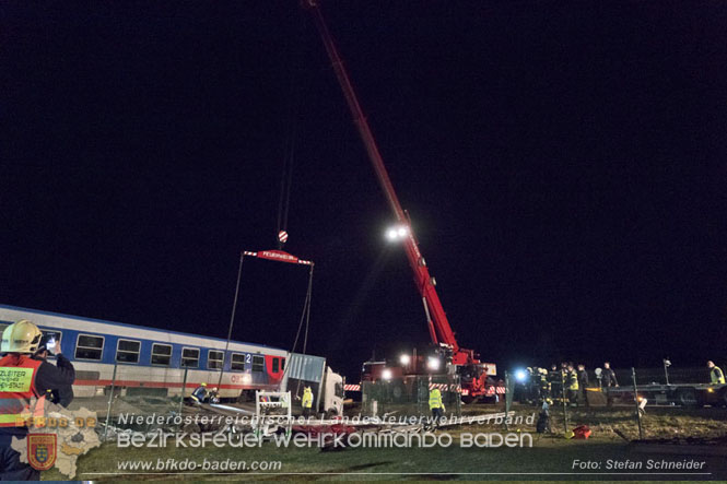 20240208 Sattelzug kollidiert mit Aspangbahn bei Traiskirchen Foto: Stefan Schneider BFKDO BADEN 20240208 Sattelzug kollidiert mit Aspangbahn bei Traiskirchen Foto: Stefan Schneider BFKDO BADEN