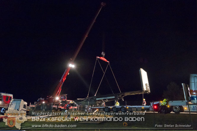 20240208 Sattelzug kollidiert mit Aspangbahn bei Traiskirchen Foto: Stefan Schneider BFKDO BADEN 20240208 Sattelzug kollidiert mit Aspangbahn bei Traiskirchen Foto: Stefan Schneider BFKDO BADEN